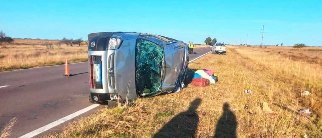 Una mendocina murió en un vuelco en La Pampa