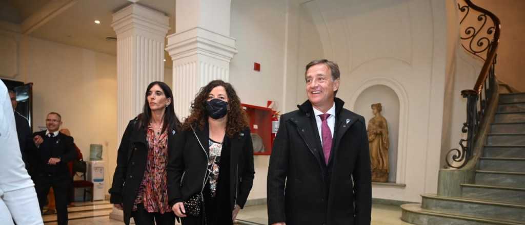 El Gobernador encabezó la velada patriótica en el Teatro Independencia