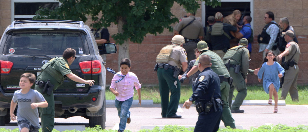 Aseguran que la Policía se demoró en actuar en el tiroteo en Texas