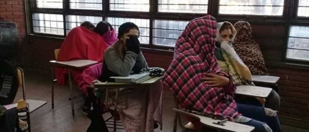 "El cuerpo irradia calor" dijo el Consejo Escolar a docentes que se quejaron del frío