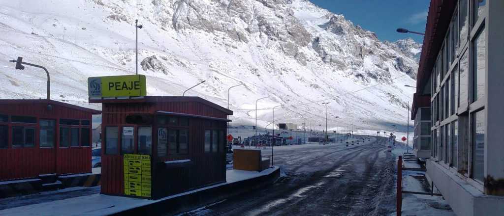 Por las nevadas cerraron el Paso Cristo Redentor