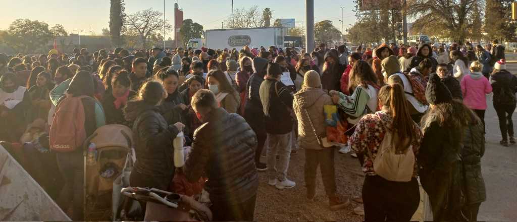 El Polo Obrero comenzó a marchar y complica el tránsito en el Centro