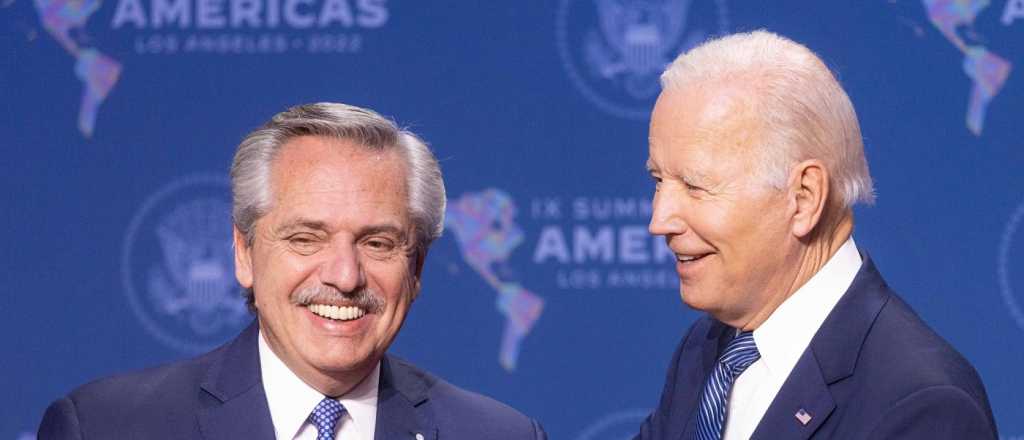 Video: el momento que Alberto le muestra una foto de su bebé a Biden