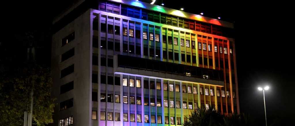 Mercedes le pondrá los colores del Orgullo LGBT+ a su logo en tres carreras