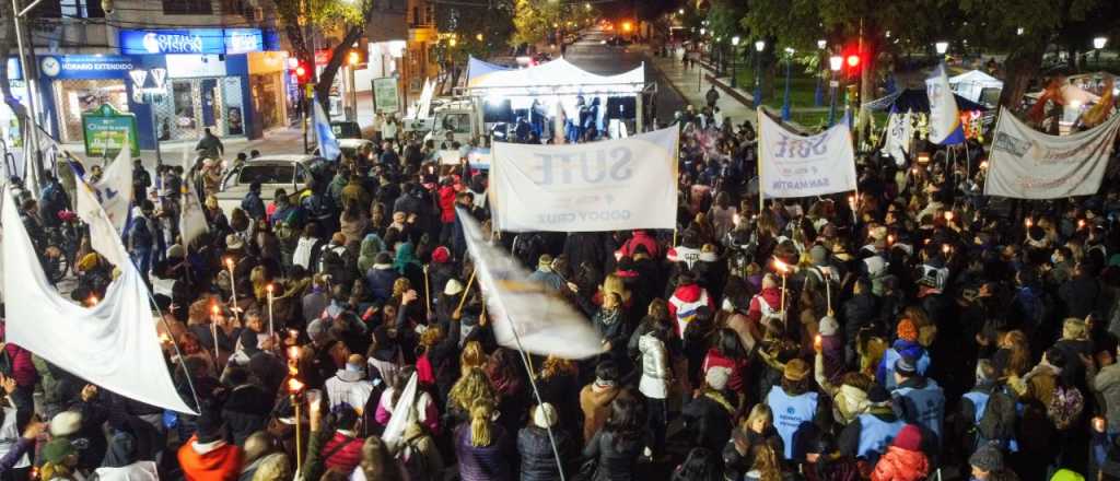 Docentes marcharon por mejoras salariales en Mendoza