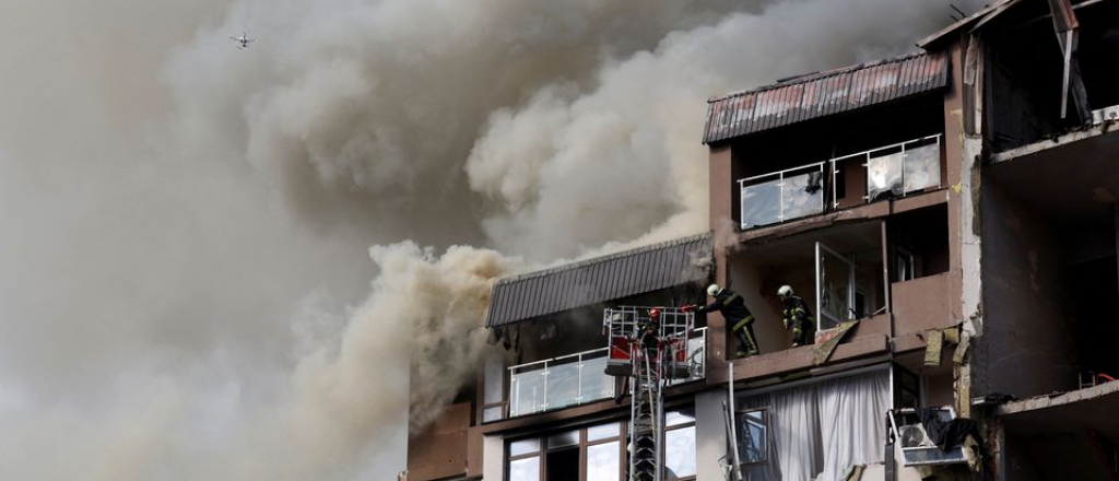 En nuevos bombardeos rusos, matan a 13 civiles en Ucrania 