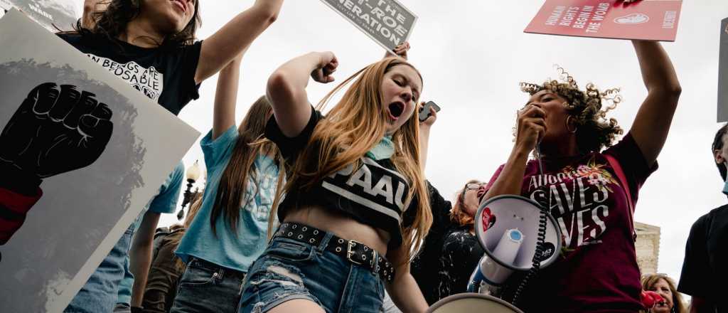 Diputados aprueban un proyecto para proteger el derecho al aborto en EE.UU.