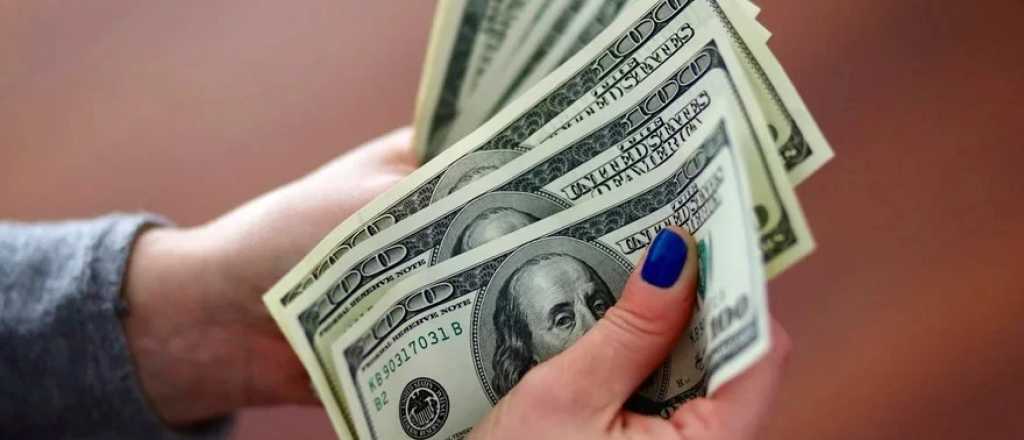 El dólar blue cierra a $292 este viernes