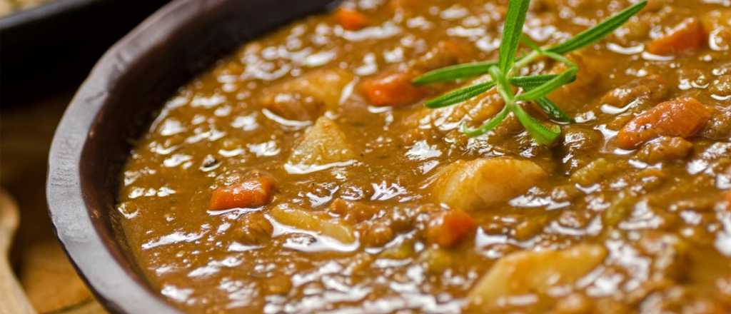 Así se prepara un delicioso guiso de lentejas vegetariano