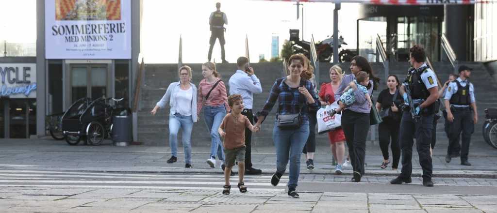 Videos: tres muertos y heridos en un tiroteo en un shopping de Copenhague 