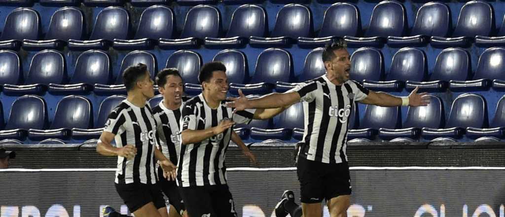 Golazo de Roque Santa Cruz y récord en la Copa Libertadores