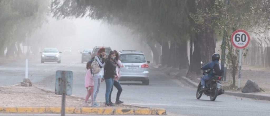 Pronóstico: a qué hora llegará el Zonda este martes al Gran Mendoza