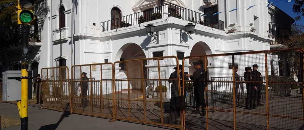 Sigue la tensión en San Martín por una nueva marcha por Agostina