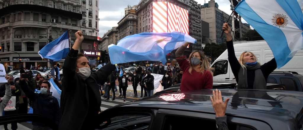 Grupos opositores marcharon contra el gobierno