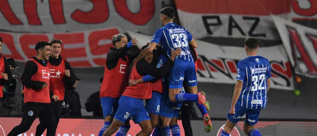 Videos: con una ráfaga de dos goles en 3 minutos, el Tomba sorprende a River