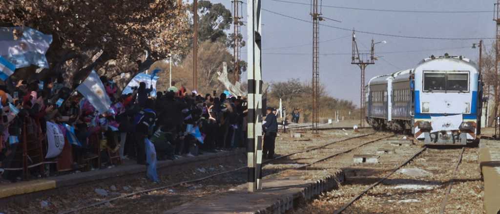 Regresa El Tren De Pasajeros Que Une Mendoza Con Buenos Aires - Mendoza ...