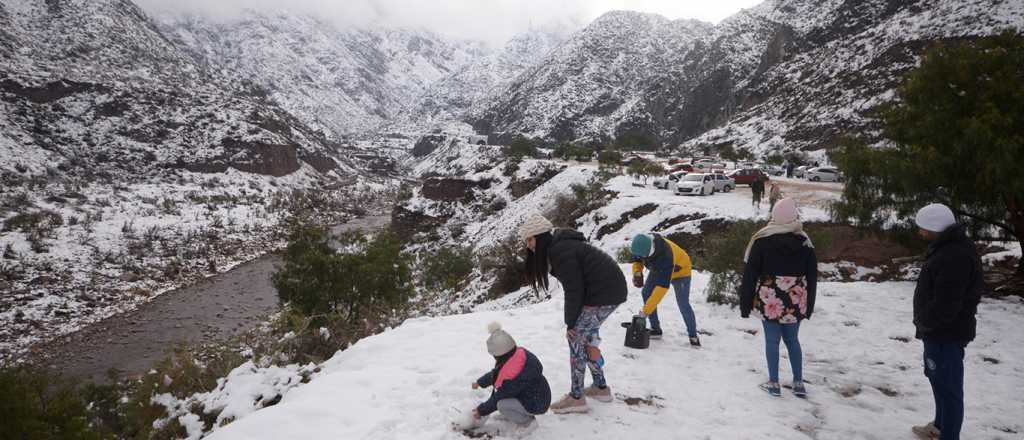 Seguirá el frío y las nevadas en cordillera este domingo en Mendoza