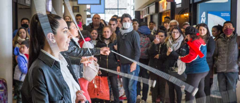 Las Heras recibió al turismo con un flashmob en la Terminal