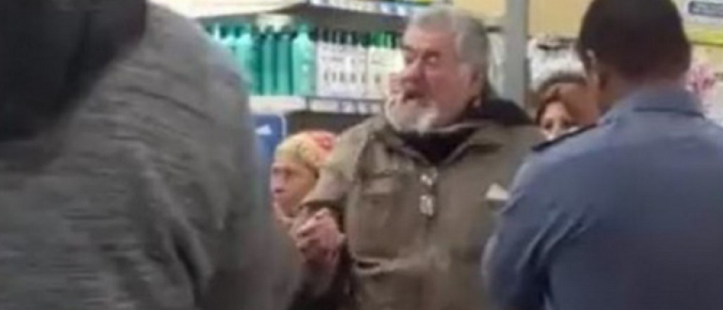 Video: tensión porque Castells y su gente exigieron comida en un Coto