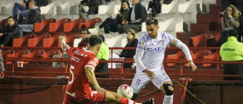 Godoy Cruz terminó sufriendo pero sacó un buen punto ante Huracán