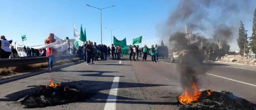 Paran estatales, gobierno garantiza salud y clases y descontará días de huelga