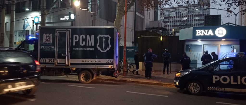 Un hombre murió en la puerta de un cajero en Ciudad