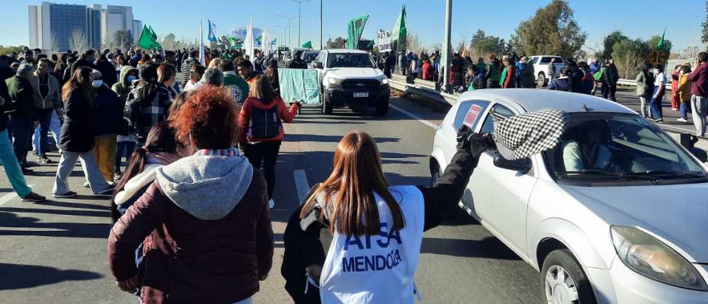 Video: caos vehicular en el Acceso Este por una marcha de ATE