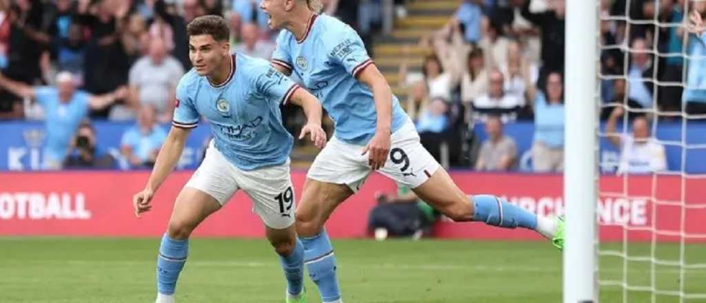 Julián Álvarez debutó en el Manchester City con un gol, pero no alcanzó