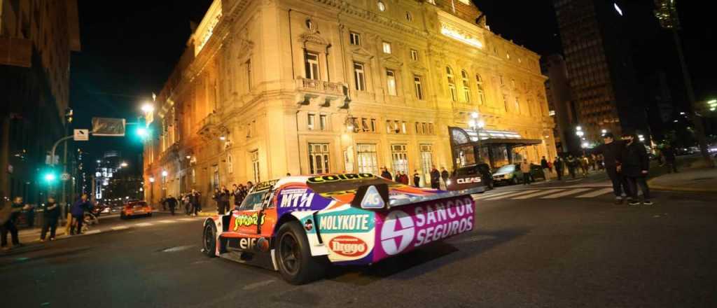 Increíble show de autos de carrera por los 85 años del Turismo Carretera 