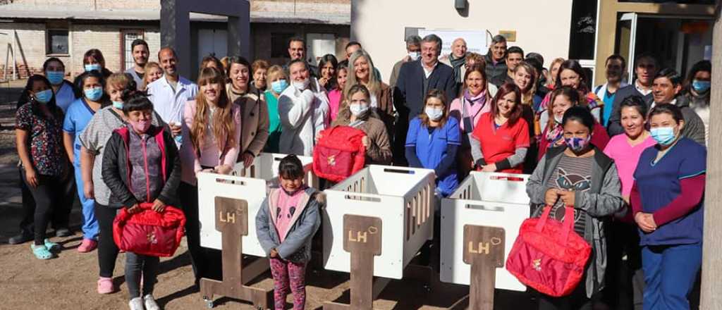 Las Heras entregó cunas móviles al Hospital Gailhac