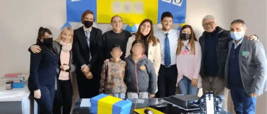 Juez decoró su oficina de Boca para un niño que iba a ser adoptado