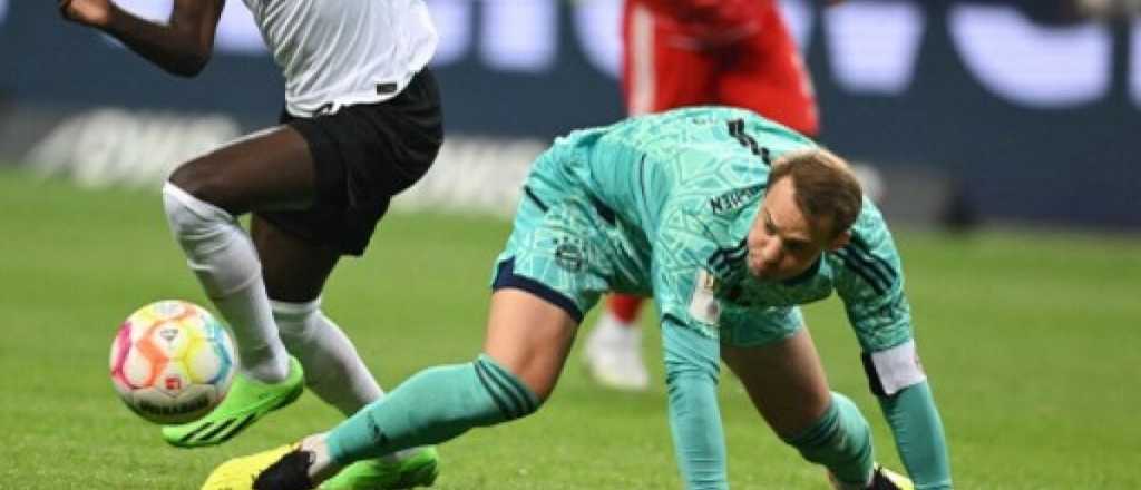 Manuel Neuer quiso salir jugando y le salió todo mal