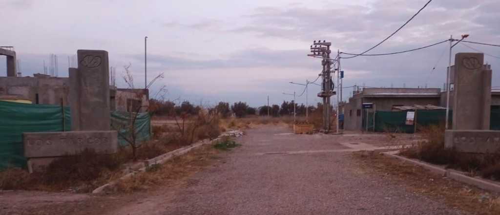 Ola de robos frena construcciones en un barrio semi privado en Perdriel