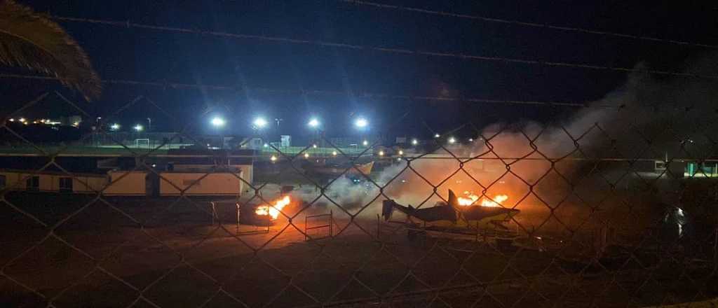 Video: la barra de Aldosivi incendió autos del plantel tras la derrota con el Tomba