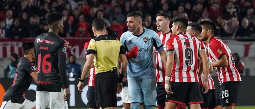 Video: polémica por el gol que el VAR le anuló a Estudiantes