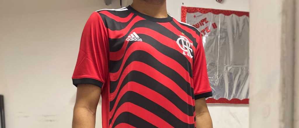 Adidas presentó una camiseta que le habían prohibido lanzar