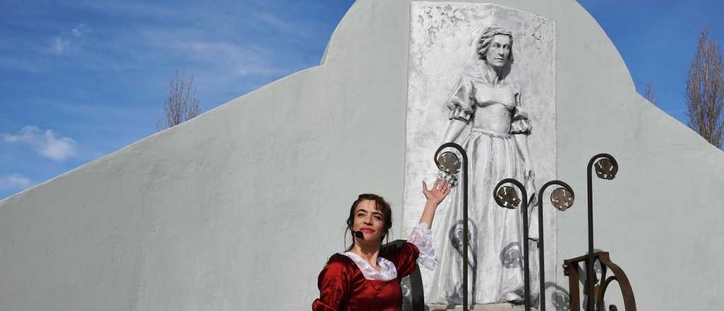 Fotos: la escultura homenaje a Melchora Lemos en Guaymallén