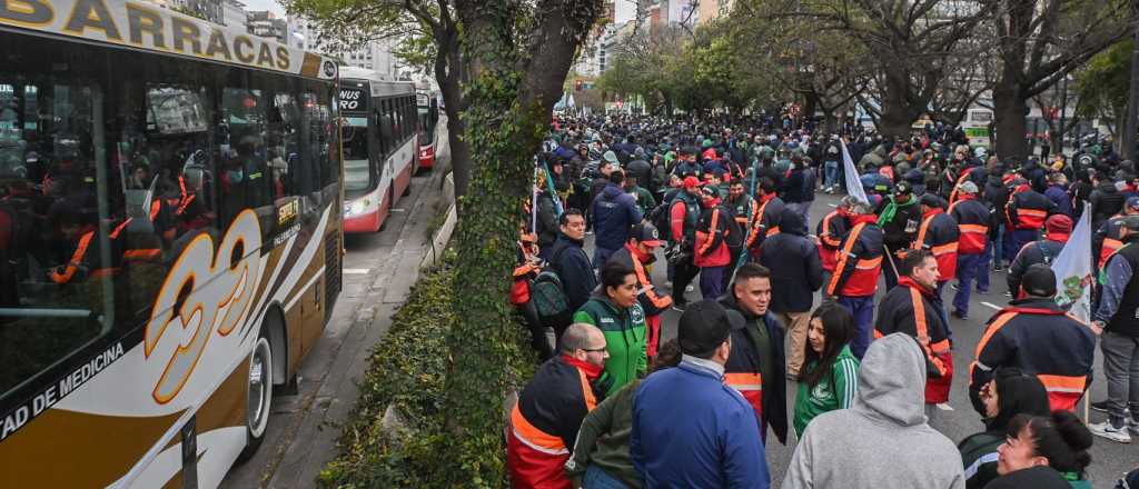 Comenzó la marcha de la CGT, CTA y movimientos sindicales y sociales