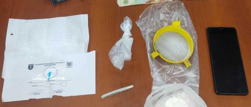 Hubo un operativo policial para secuestrar un porro y 14 gramos de cocaína