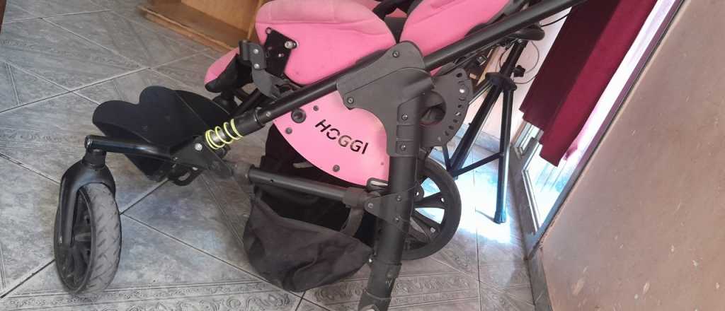 Piden ayuda para encontrar la rueda de la silla de una niña con discapacidad