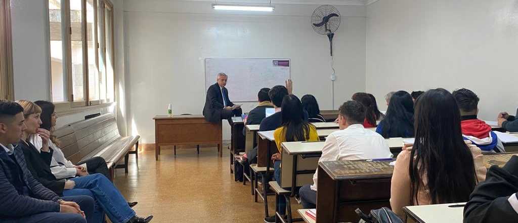 Alberto dio clases en la Facultad de Derecho y permanece sin agenda pública