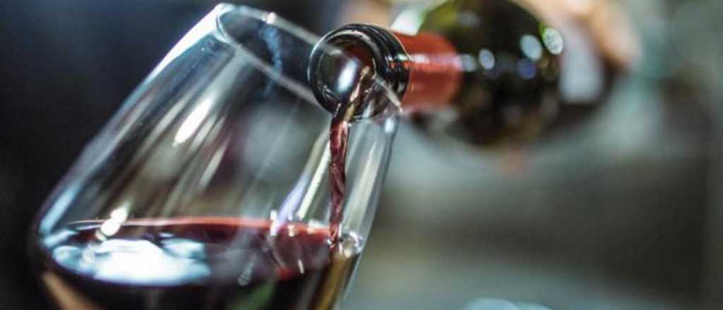 Cómo destapar una botella de vino sin sacacorchos