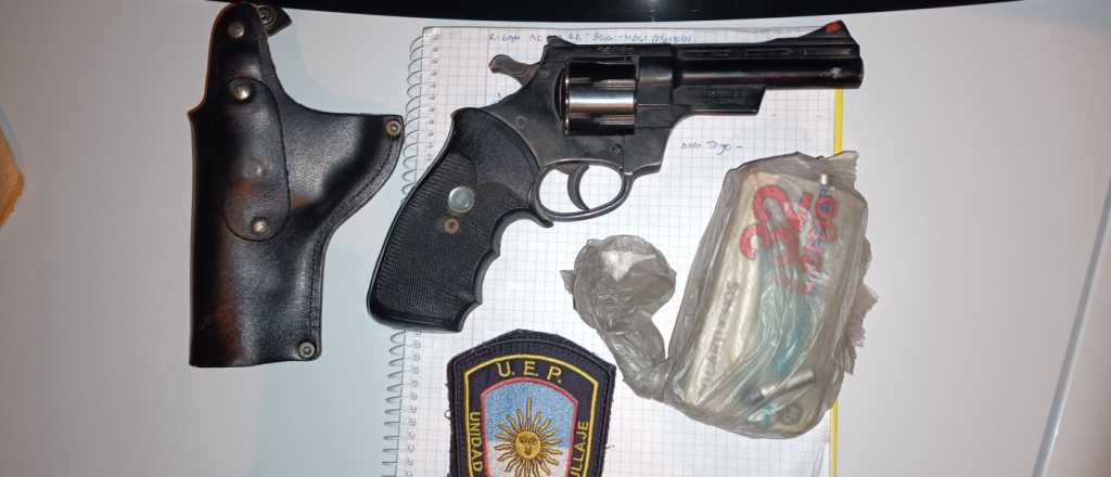 Lo estaban desalojando en Guaymallén, intentó huir y estaba armado