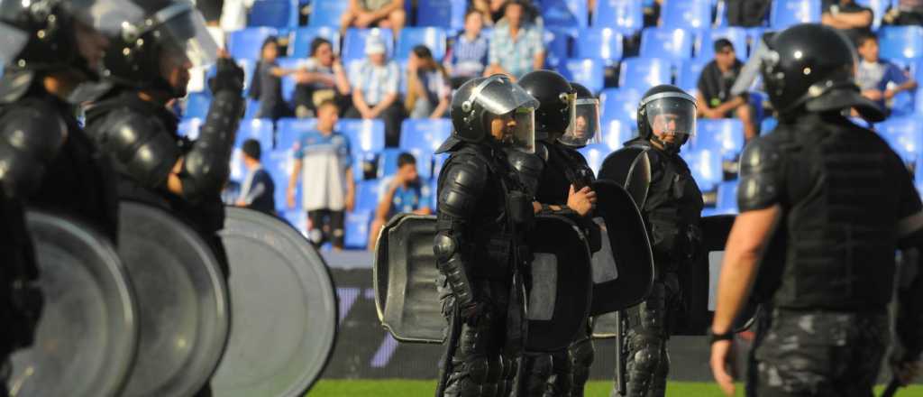 Por condenas o procesos: personas que no pueden ir a la cancha en Mendoza