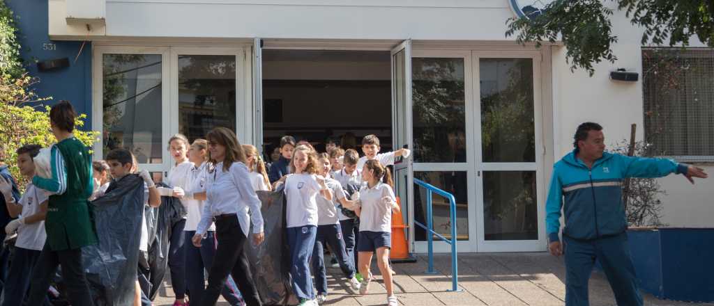 Música de Los Enanitos sonó en una escuela en homenaje a Marciano