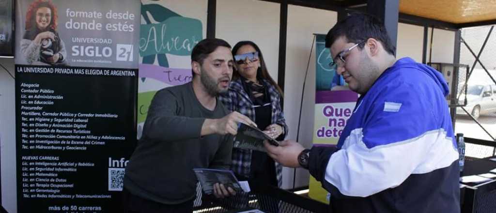 General Alvear expuso su oferta educativa ante una multitud de jóvenes