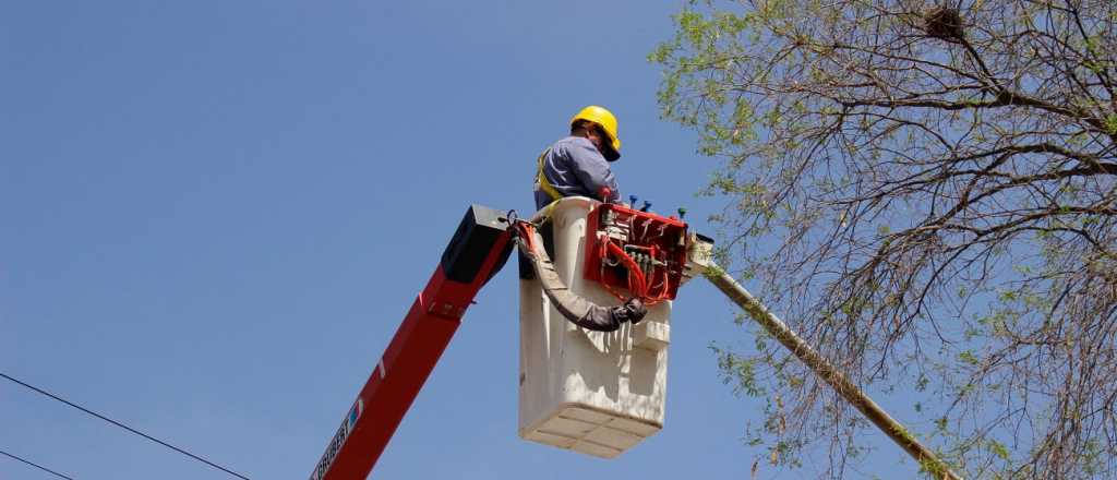 Alvear instala 300 luces led en el ingreso al departamento