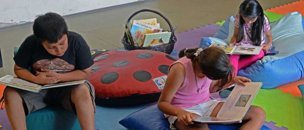 Alumna mendocina ganó un premio por leer 250 libros en lo que va del año