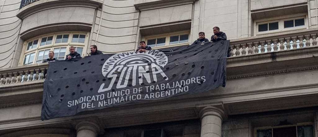 Conflicto: Fate no puede operar e intimó al gremio del neumático