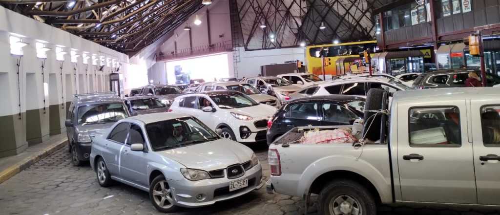 Miles de chilenos ingresan a Mendoza por el Paso Internacional